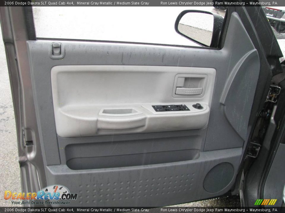 2006 Dodge Dakota SLT Quad Cab 4x4 Mineral Gray Metallic / Medium Slate Gray Photo #23