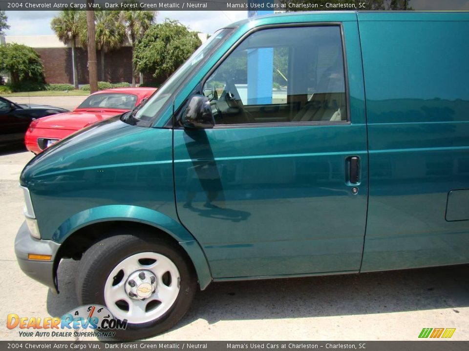 2004 Chevrolet Astro Cargo Van Dark Forest Green Metallic / Neutral Photo #23