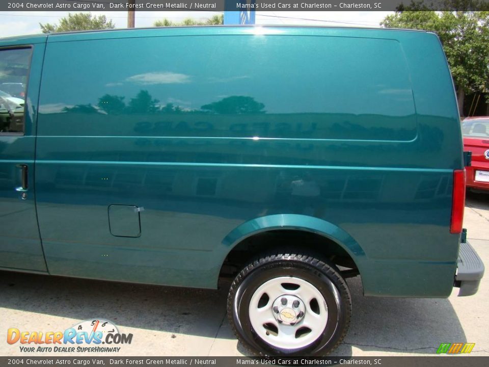 2004 Chevrolet Astro Cargo Van Dark Forest Green Metallic / Neutral Photo #24
