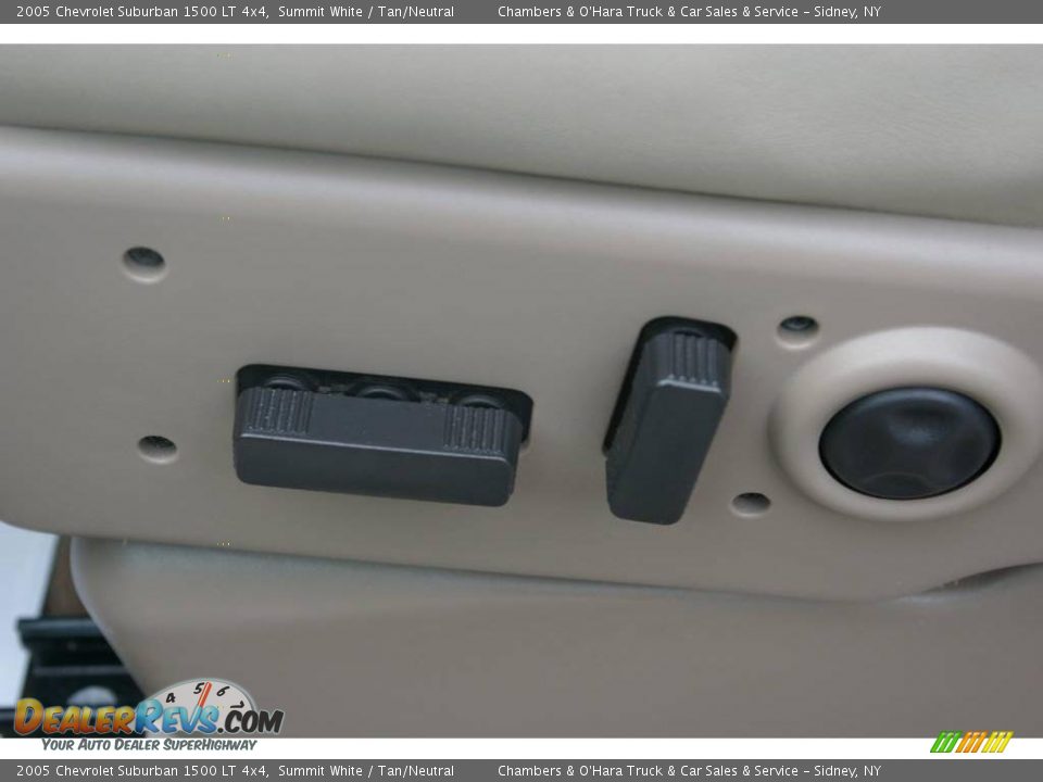 2005 Chevrolet Suburban 1500 LT 4x4 Summit White / Tan/Neutral Photo #3