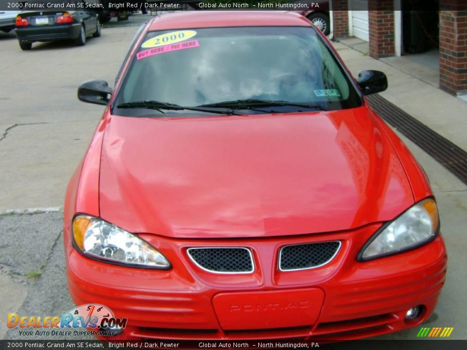 2000 Pontiac Grand Am SE Sedan Bright Red / Dark Pewter Photo #2