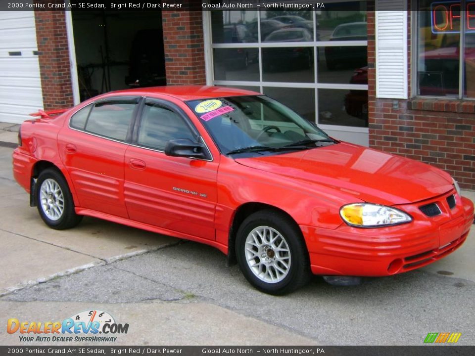 2000 Pontiac Grand Am SE Sedan Bright Red / Dark Pewter Photo #3