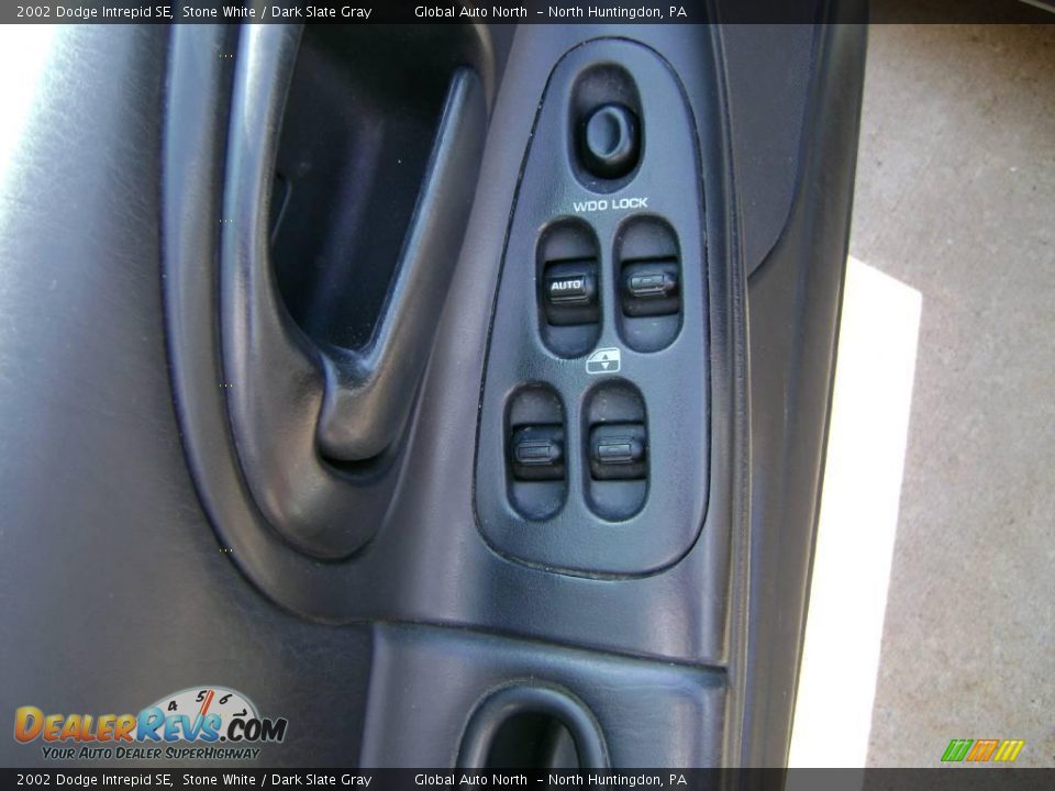 2002 Dodge Intrepid SE Stone White / Dark Slate Gray Photo #9