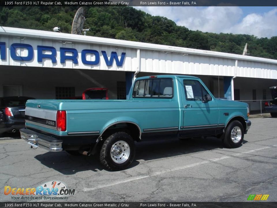 1995 Ford F150 XLT Regular Cab Medium Calypso Green Metallic / Gray Photo #2