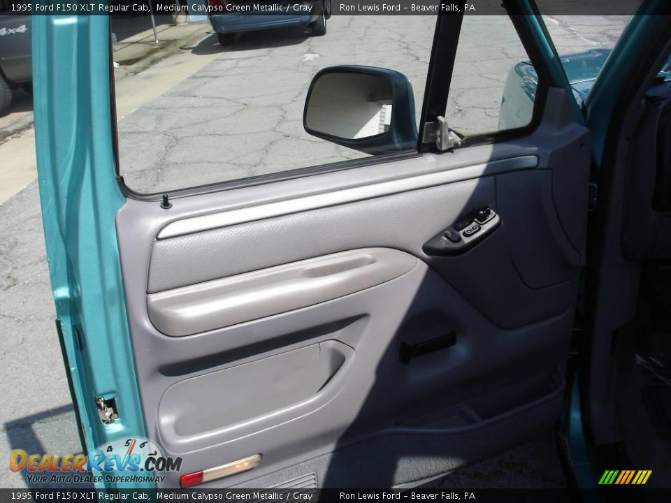 1995 Ford F150 XLT Regular Cab Medium Calypso Green Metallic / Gray Photo #6