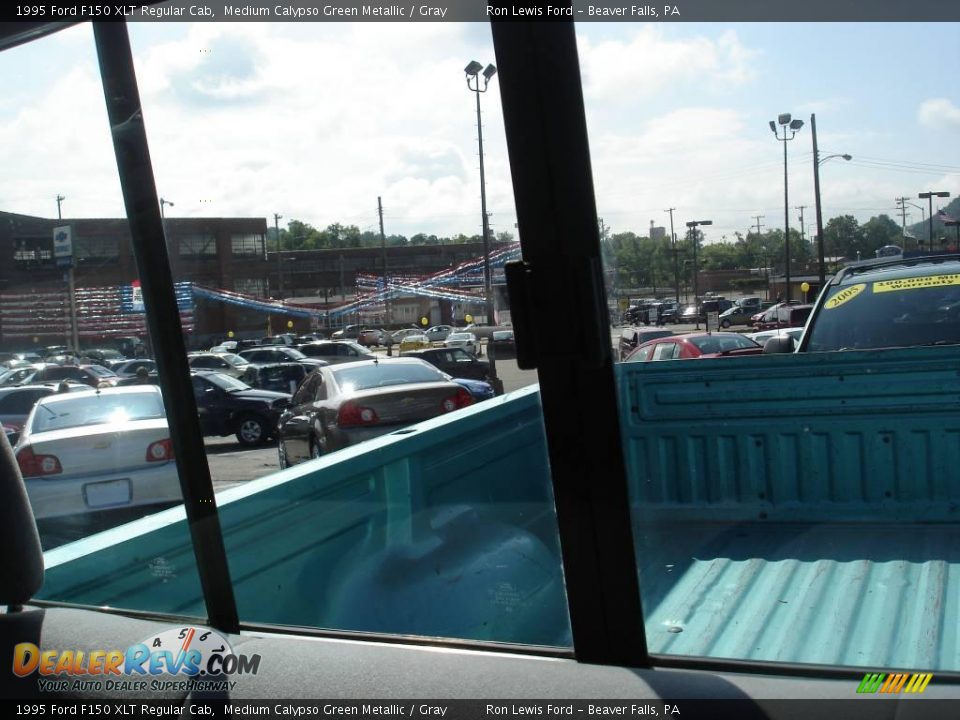 1995 Ford F150 XLT Regular Cab Medium Calypso Green Metallic / Gray Photo #24
