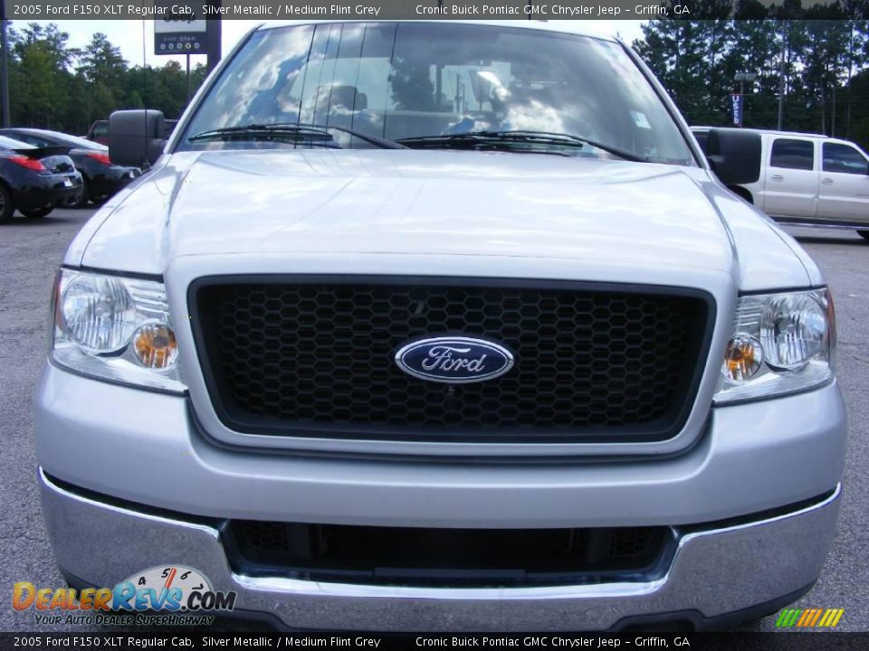 2005 Ford F150 XLT Regular Cab Silver Metallic / Medium Flint Grey Photo #3