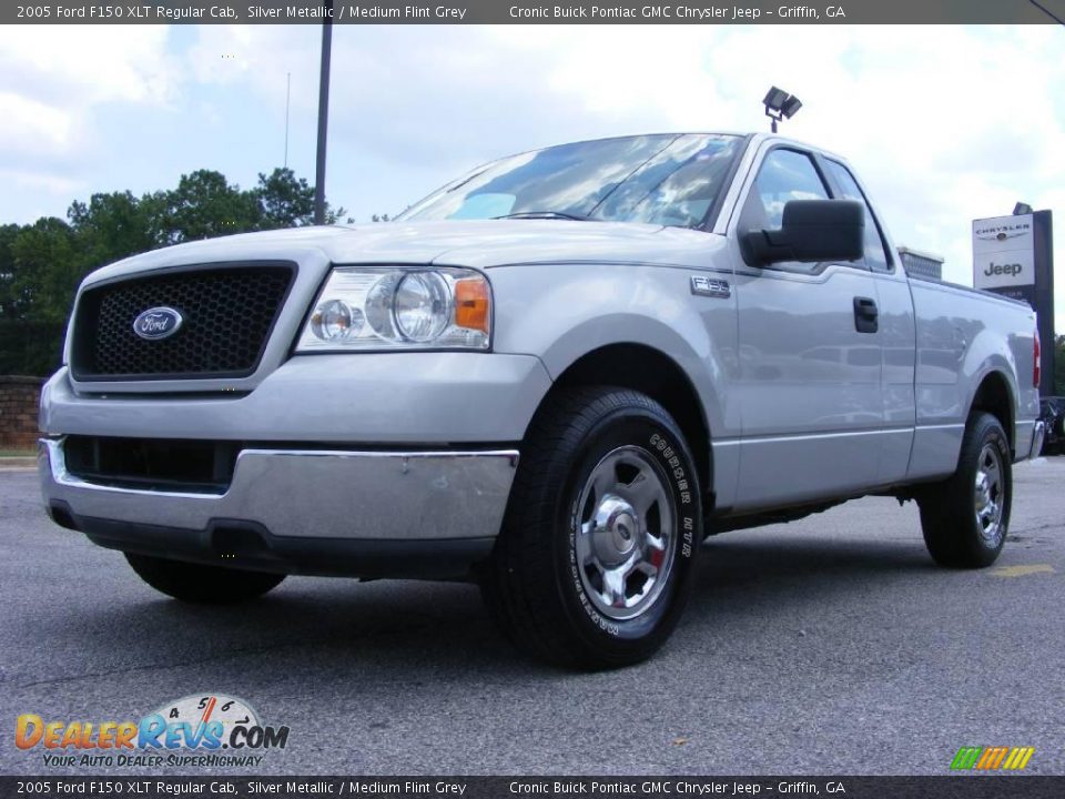 2005 Ford F150 XLT Regular Cab Silver Metallic / Medium Flint Grey Photo #4
