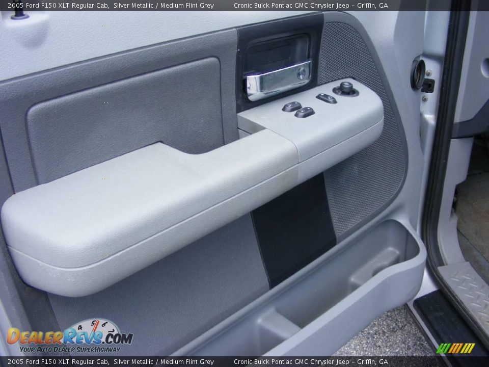 2005 Ford F150 XLT Regular Cab Silver Metallic / Medium Flint Grey Photo #12