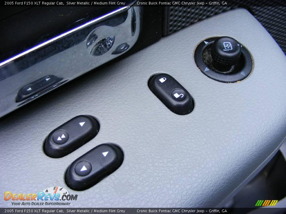 2005 Ford F150 XLT Regular Cab Silver Metallic / Medium Flint Grey Photo #13