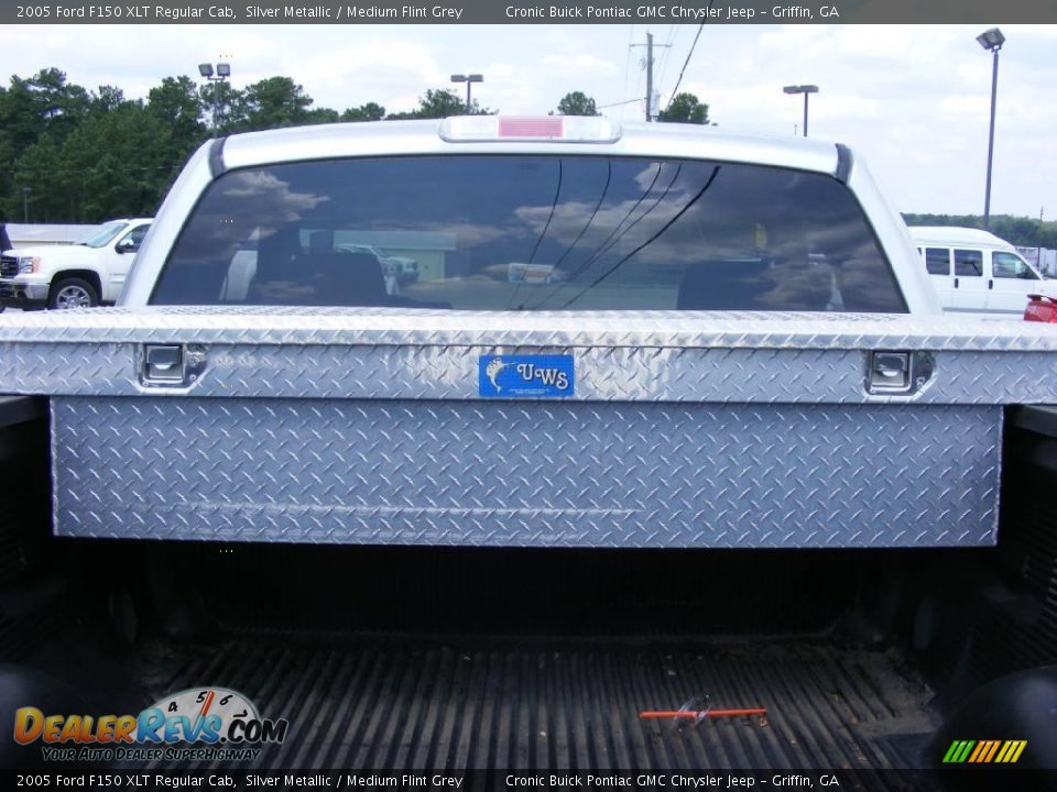 2005 Ford F150 XLT Regular Cab Silver Metallic / Medium Flint Grey Photo #15