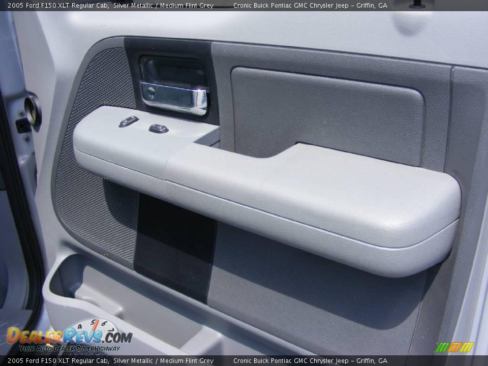 2005 Ford F150 XLT Regular Cab Silver Metallic / Medium Flint Grey Photo #17