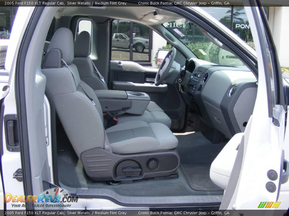 2005 Ford F150 XLT Regular Cab Silver Metallic / Medium Flint Grey Photo #18