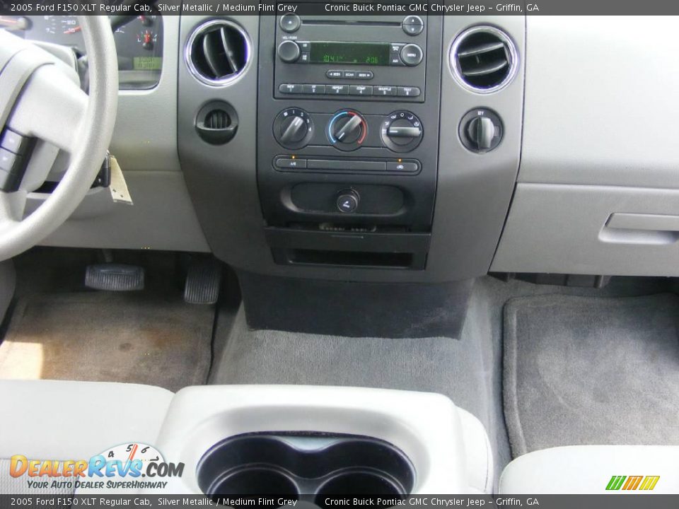 2005 Ford F150 XLT Regular Cab Silver Metallic / Medium Flint Grey Photo #19