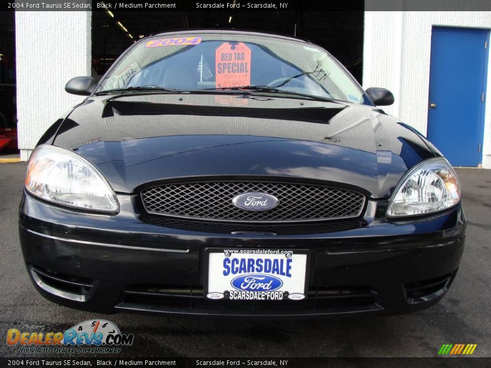 2004 Ford Taurus SE Sedan Black / Medium Parchment Photo #2