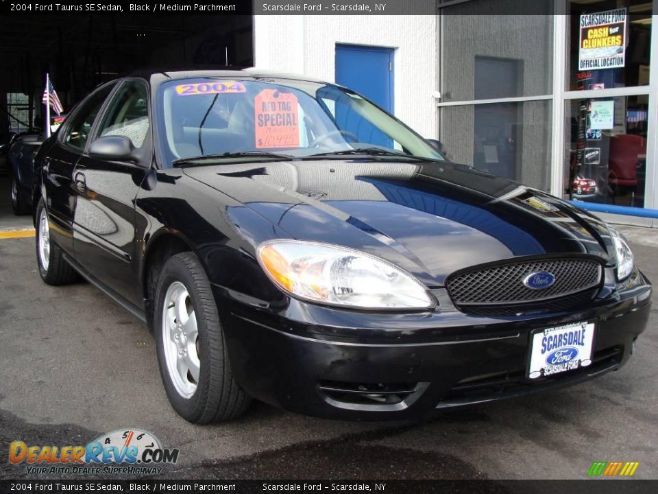 2004 Ford Taurus SE Sedan Black / Medium Parchment Photo #3