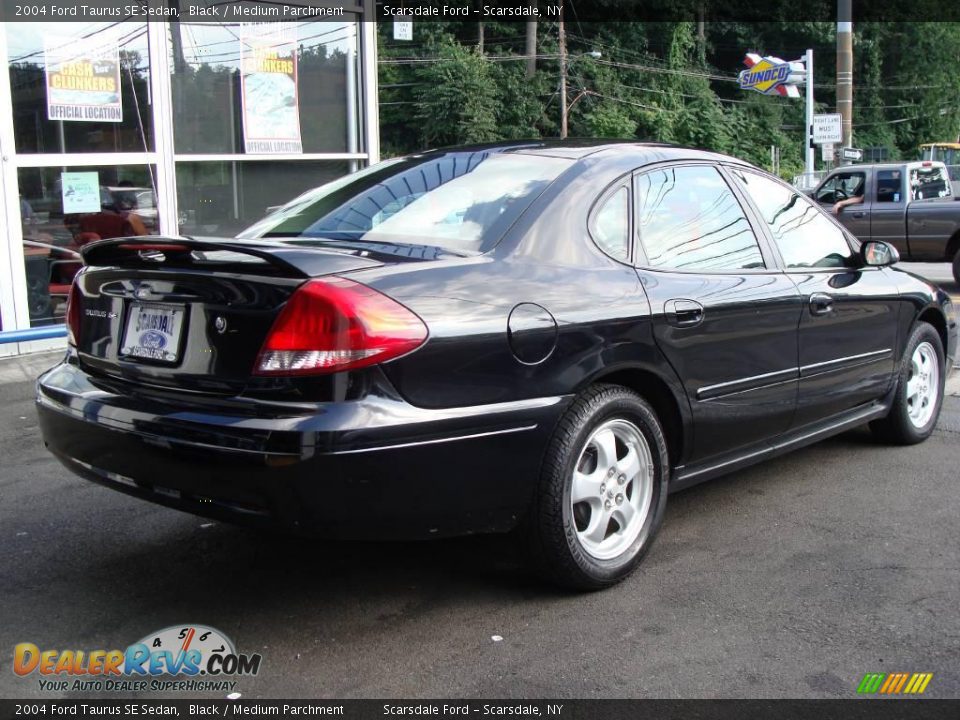 2004 Ford Taurus SE Sedan Black / Medium Parchment Photo #4