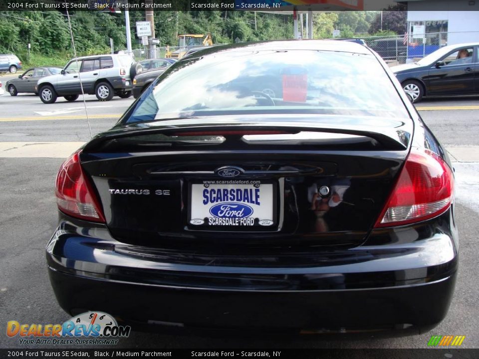 2004 Ford Taurus SE Sedan Black / Medium Parchment Photo #5