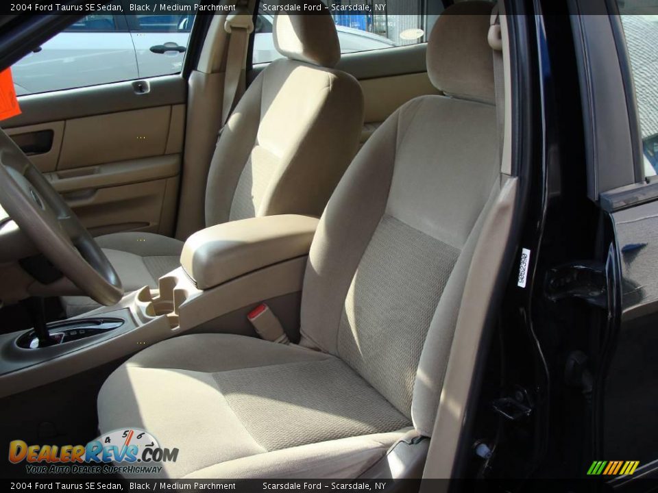 2004 Ford Taurus SE Sedan Black / Medium Parchment Photo #12