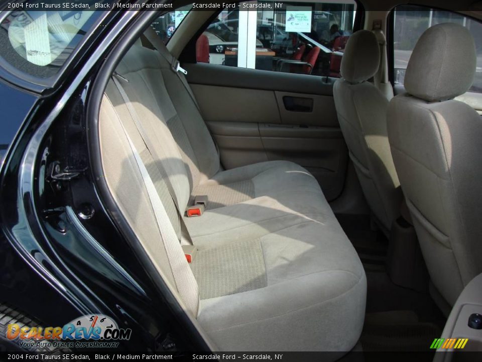 2004 Ford Taurus SE Sedan Black / Medium Parchment Photo #14