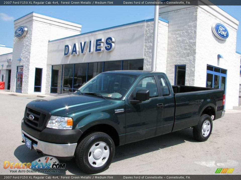 2007 Ford F150 XL Regular Cab 4x4 Forest Green Metallic / Medium Flint Photo #1