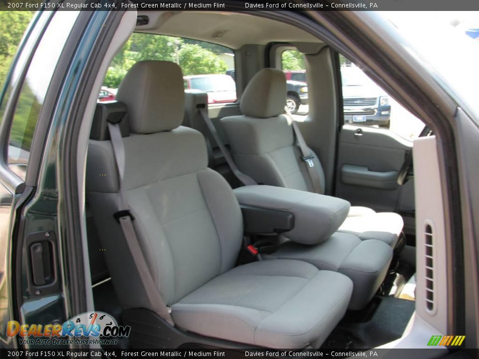 2007 Ford F150 XL Regular Cab 4x4 Forest Green Metallic / Medium Flint Photo #9