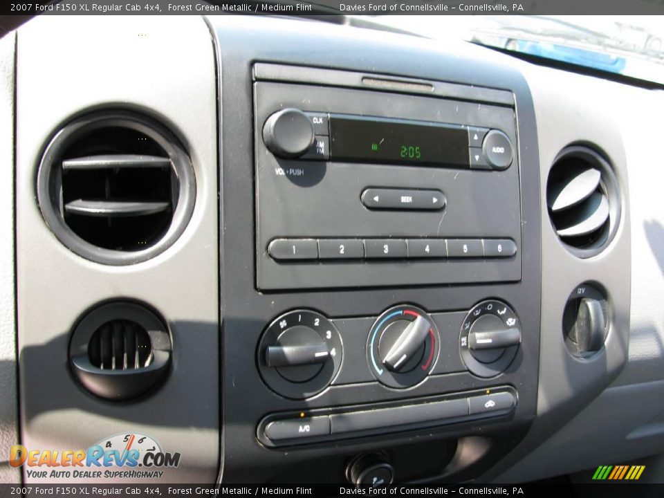 2007 Ford F150 XL Regular Cab 4x4 Forest Green Metallic / Medium Flint Photo #13