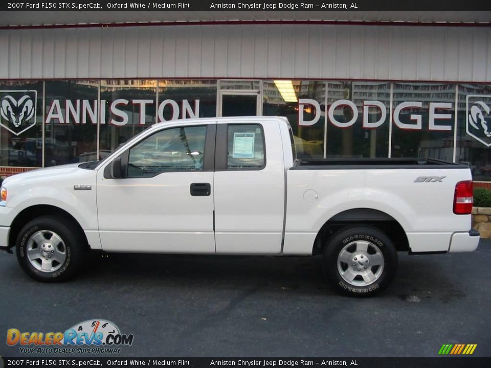 2007 Ford F150 STX SuperCab Oxford White / Medium Flint Photo #1