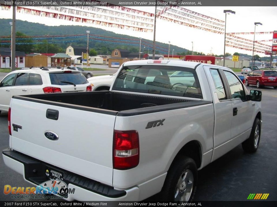 2007 Ford F150 STX SuperCab Oxford White / Medium Flint Photo #2