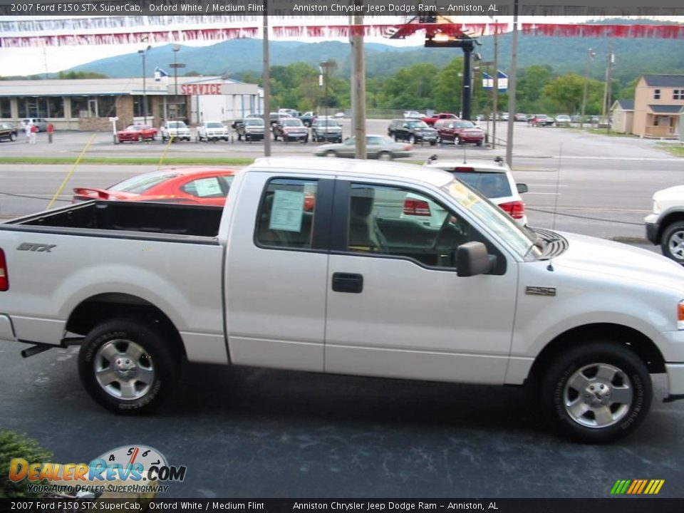 2007 Ford F150 STX SuperCab Oxford White / Medium Flint Photo #4