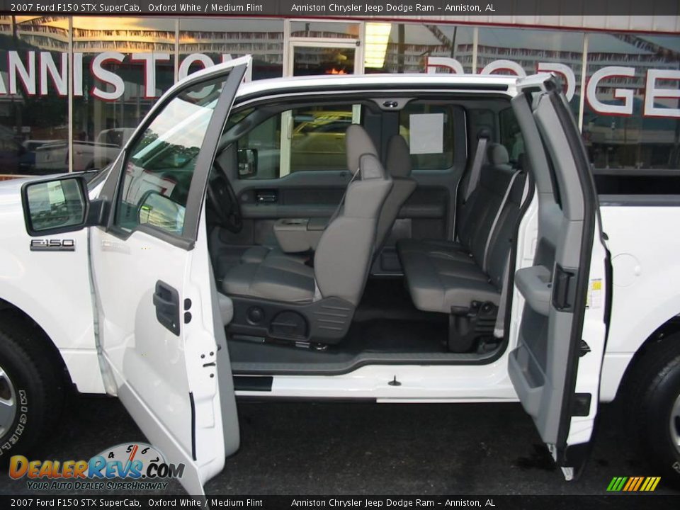 2007 Ford F150 STX SuperCab Oxford White / Medium Flint Photo #5