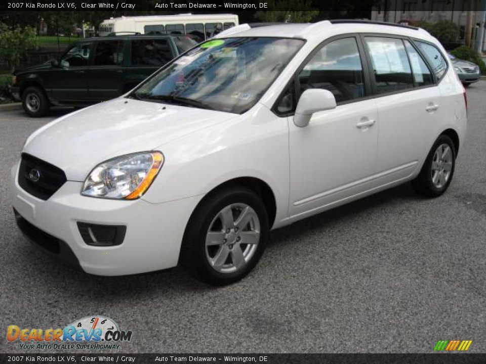 2007 Kia Rondo LX V6 Clear White / Gray Photo #4