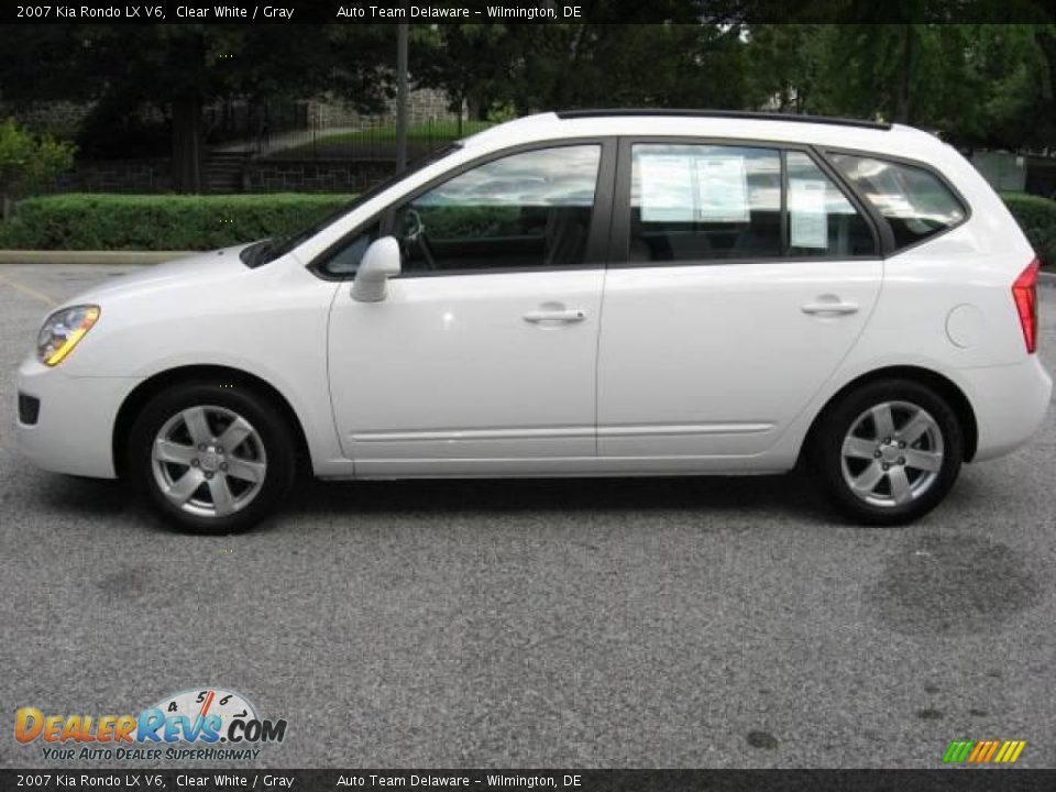 2007 Kia Rondo LX V6 Clear White / Gray Photo #5
