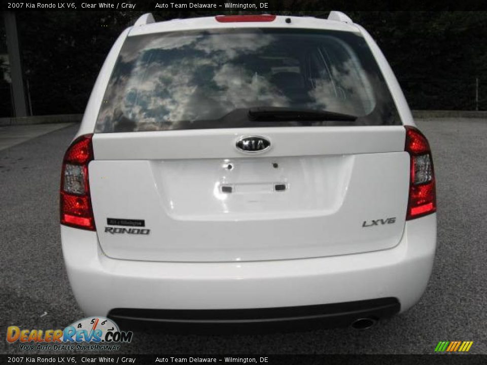 2007 Kia Rondo LX V6 Clear White / Gray Photo #7