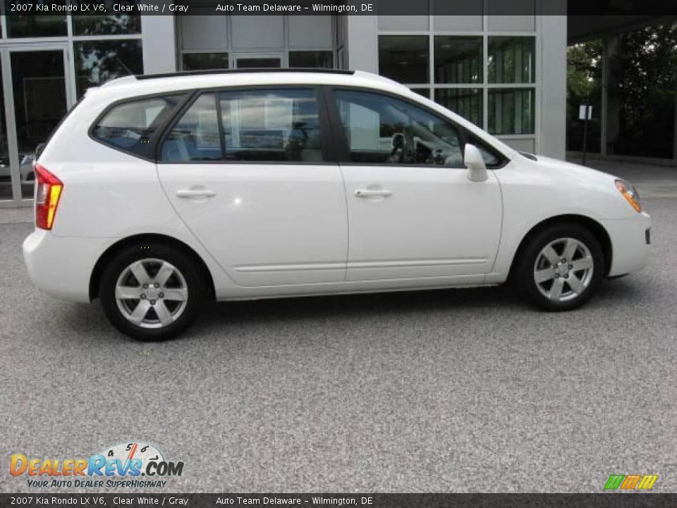 2007 Kia Rondo LX V6 Clear White / Gray Photo #9
