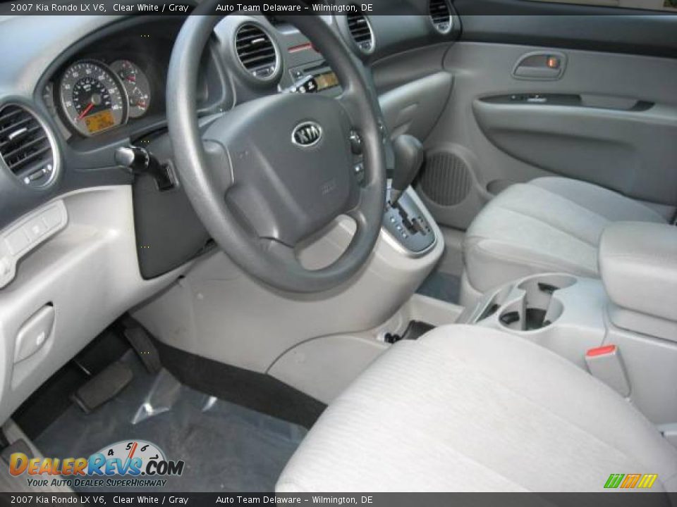 2007 Kia Rondo LX V6 Clear White / Gray Photo #11