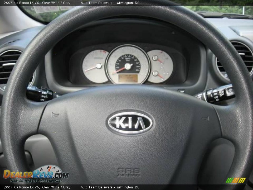 2007 Kia Rondo LX V6 Clear White / Gray Photo #14