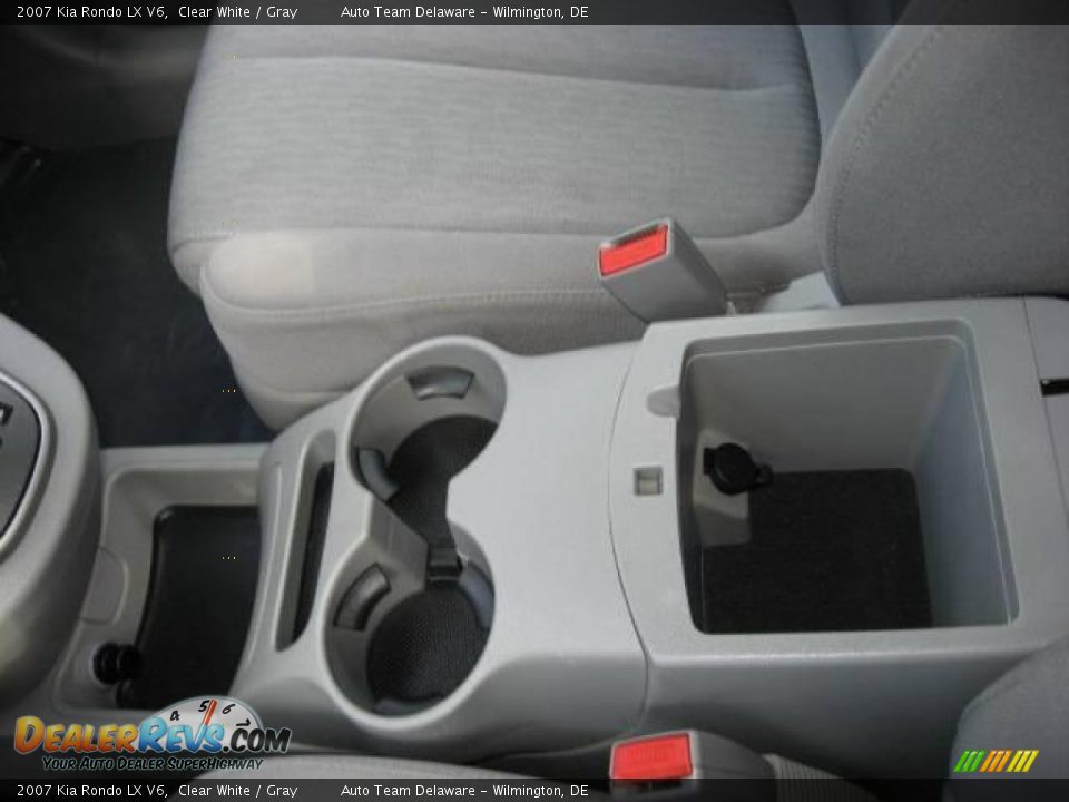 2007 Kia Rondo LX V6 Clear White / Gray Photo #21