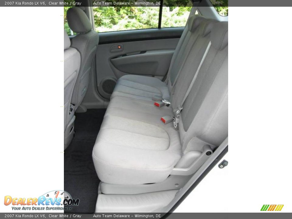 2007 Kia Rondo LX V6 Clear White / Gray Photo #23