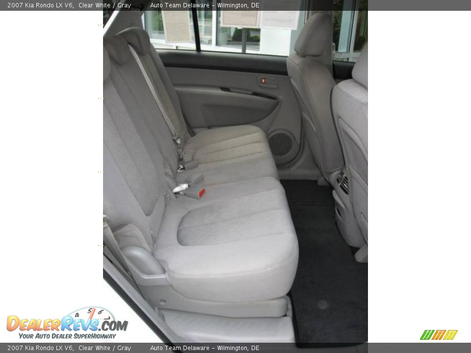 2007 Kia Rondo LX V6 Clear White / Gray Photo #26