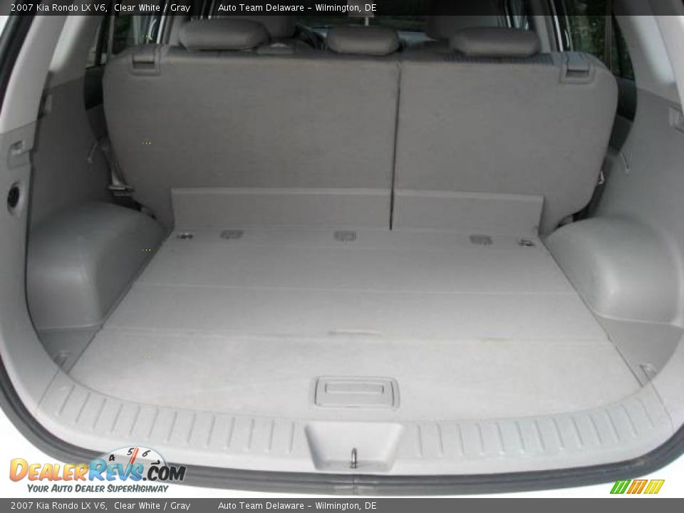 2007 Kia Rondo LX V6 Clear White / Gray Photo #27