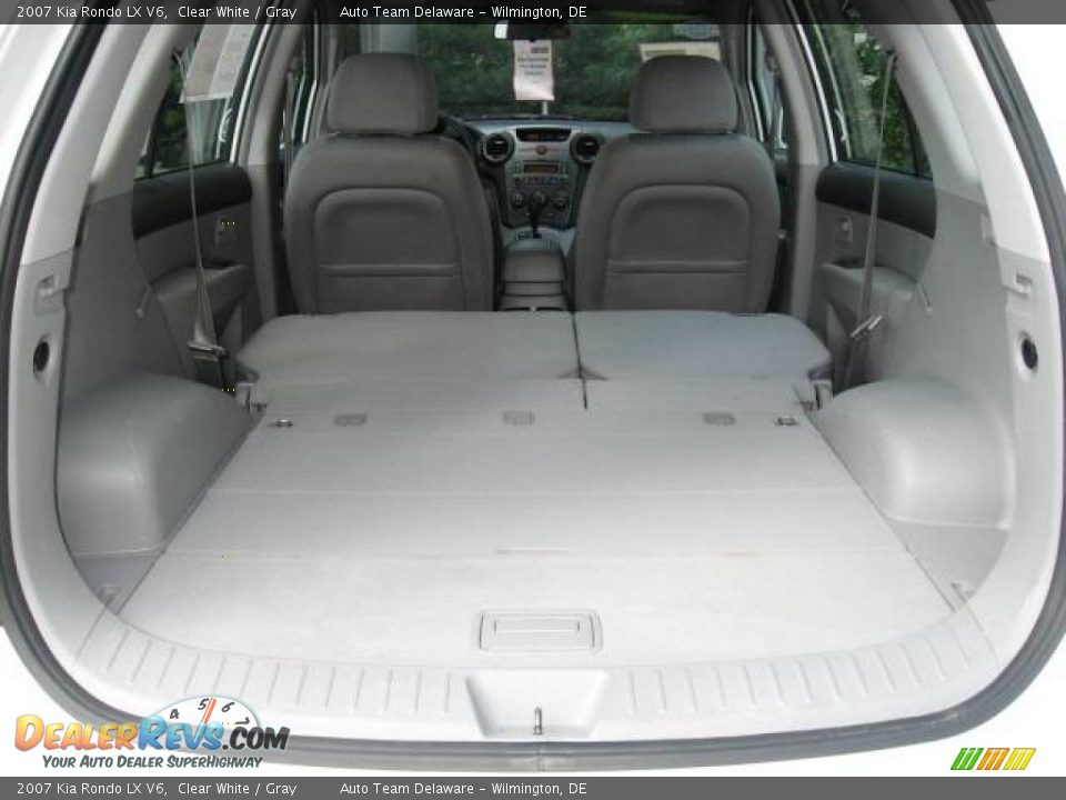 2007 Kia Rondo LX V6 Clear White / Gray Photo #28