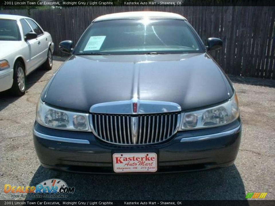 2001 Lincoln Town Car Executive Midnight Grey / Light Graphite Photo #2