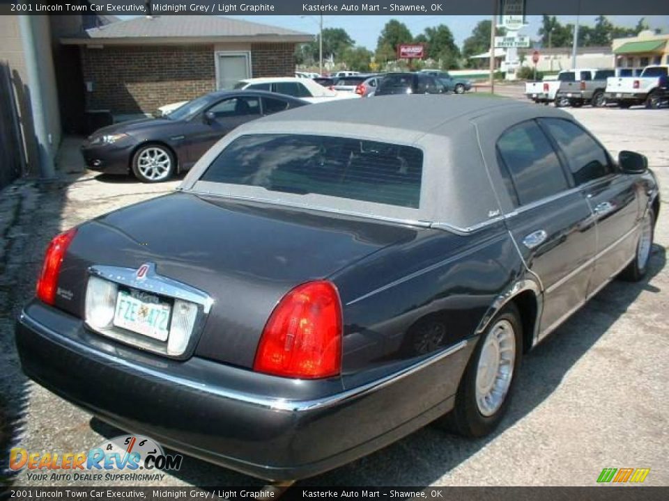 2001 Lincoln Town Car Executive Midnight Grey / Light Graphite Photo #5
