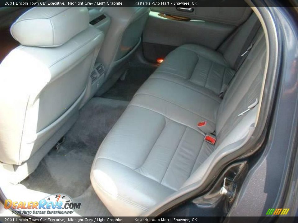 2001 Lincoln Town Car Executive Midnight Grey / Light Graphite Photo #8