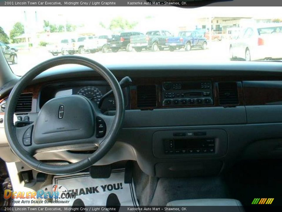 2001 Lincoln Town Car Executive Midnight Grey / Light Graphite Photo #9