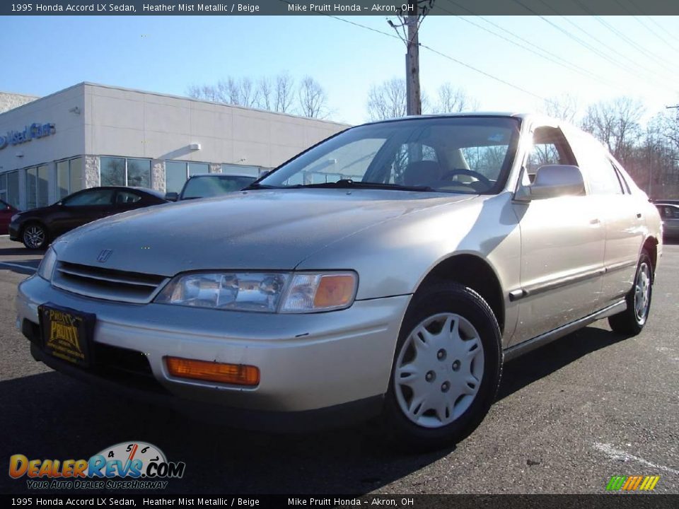 1995 Honda Accord LX Sedan Heather Mist Metallic / Beige Photo #1