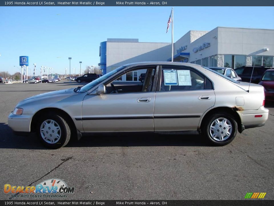 1995 Honda Accord LX Sedan Heather Mist Metallic / Beige Photo #2