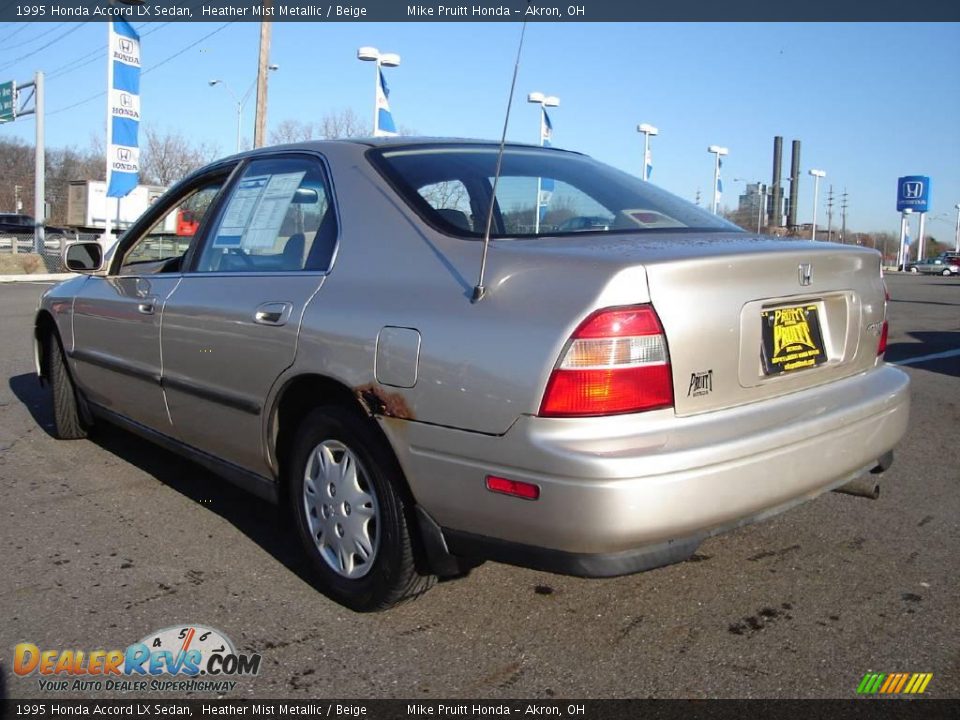 1995 Honda Accord LX Sedan Heather Mist Metallic / Beige Photo #3