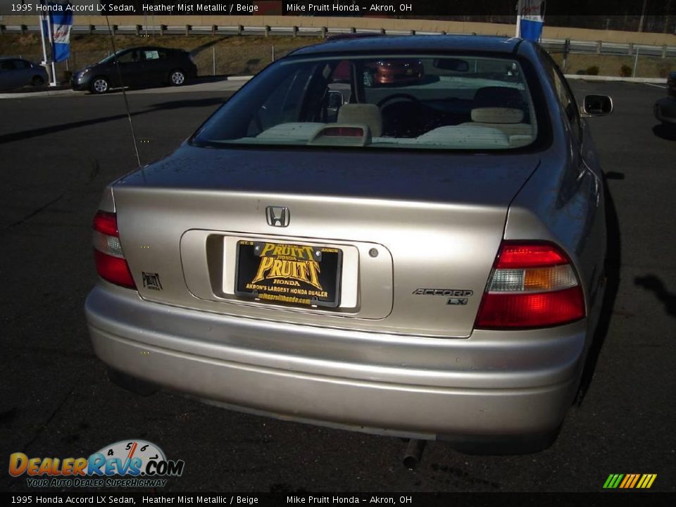 1995 Honda Accord LX Sedan Heather Mist Metallic / Beige Photo #4
